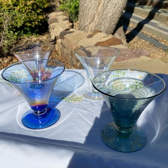 Gorgeous Antique Iridescent blown glass cups. Unbelievably glossy. Set of 3. - Picture 4 of 5